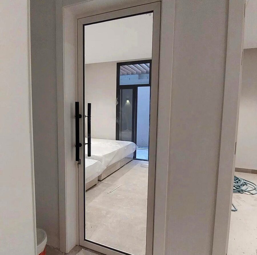 أبواب الألمنيوم