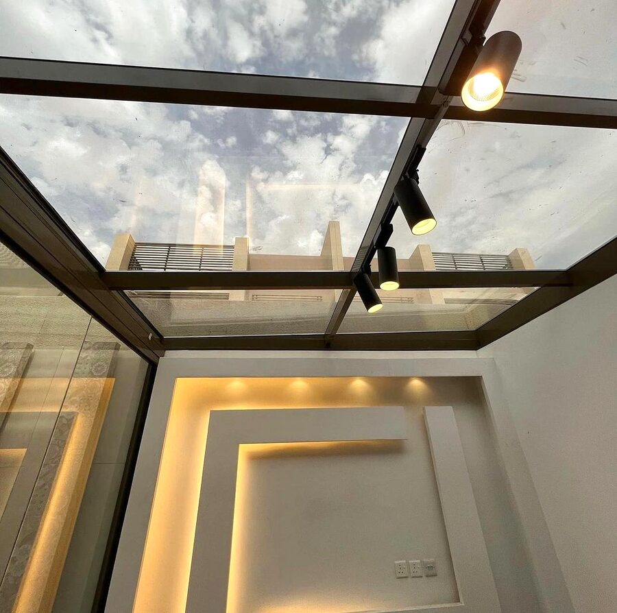 القباب والأسقف الزجاجية (السكاي لايت)